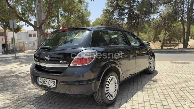 Usado Opel Astra Essentia 90 CV (66 kW) 2009 Negro Berlina