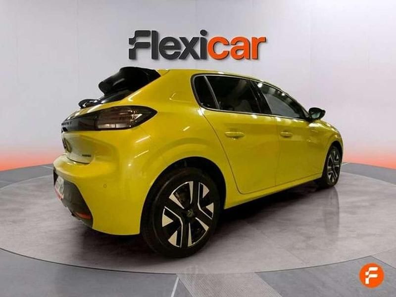 Usado Peugeot 208 Allure 110 CV (80 kW) 2025 Amarillo Utilitario