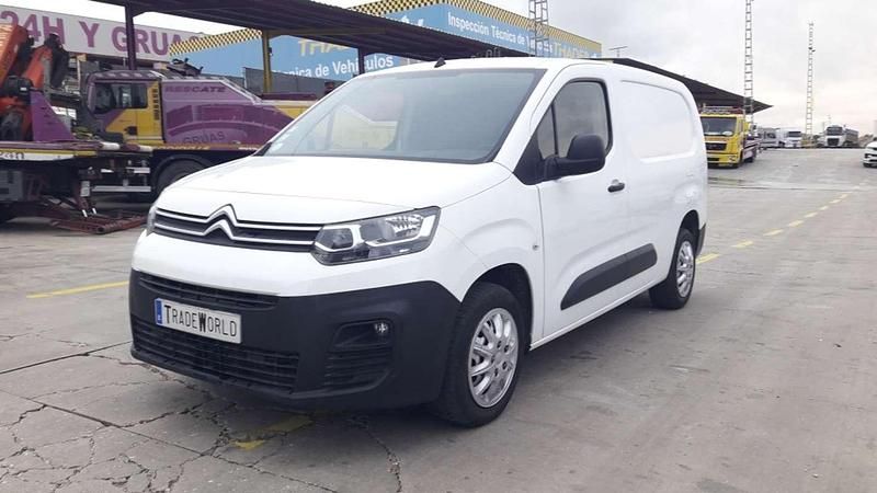 Usado Citroën Berlingo Feel 102 CV (75 kW) 2020 Blanco Monovolumen