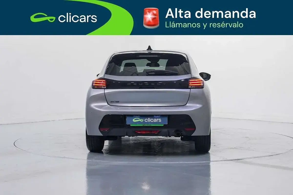 Usado Peugeot 208 Allure 102 CV (75 kW) 2025 Plateado Utilitario