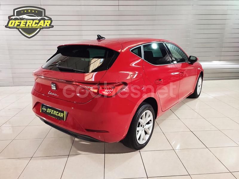 Usado Seat Leon Style 110 CV (80 kW) 2021 Rojo Berlina