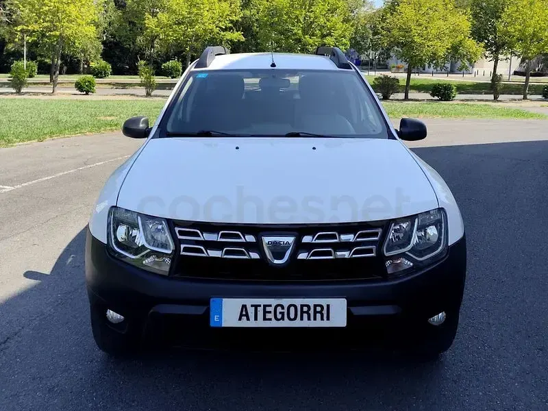 Usado Dacia Duster Ambiance 109 CV (80 kW) 2014 Blanco SUV