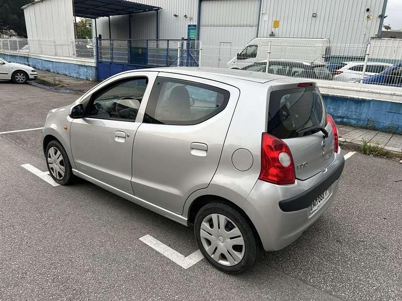 Usado Nissan Pixo Visia 68 CV (50 kW) 2011 Gris Utilitario