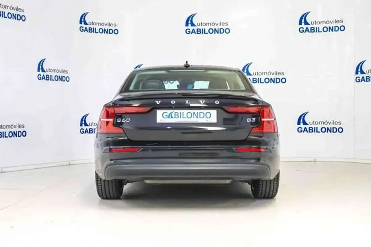 Usado Volvo S60 Core 197 CV (144 kW) 2022 Negro Berlina