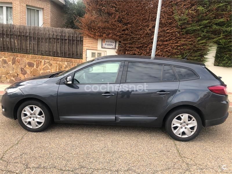 Usado Renault Mégane GrandTour Dynamique 110 CV (80 kW) 2011 Negro Familiar