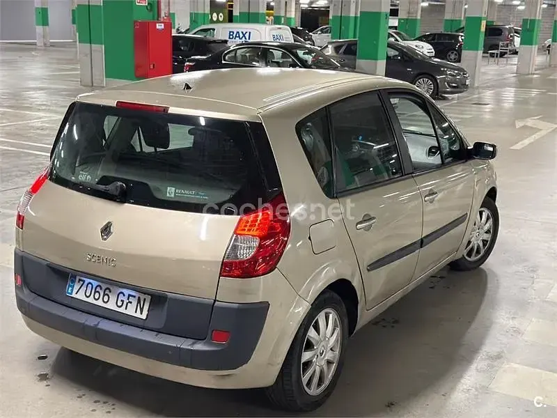 Usado Renault Scenic E-Tech 110 CV (80 kW) 2008 Beige Monovolumen
