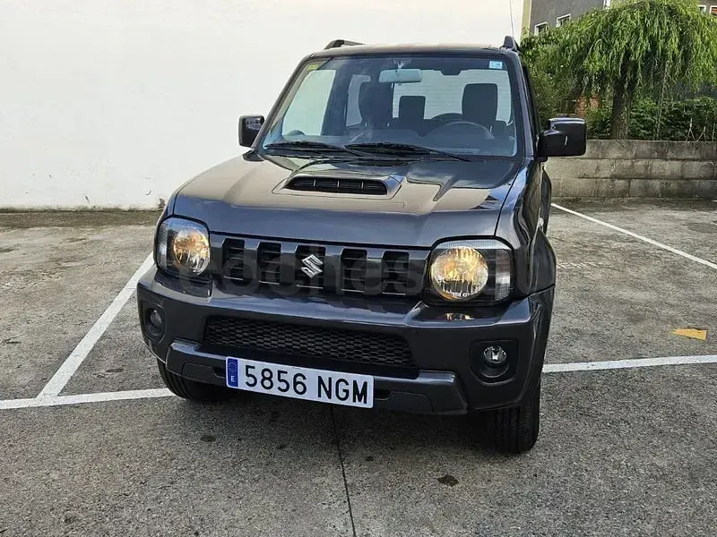 Usado Suzuki Jimny 85 CV (62 kW) 2013 Gris / plata SUV
