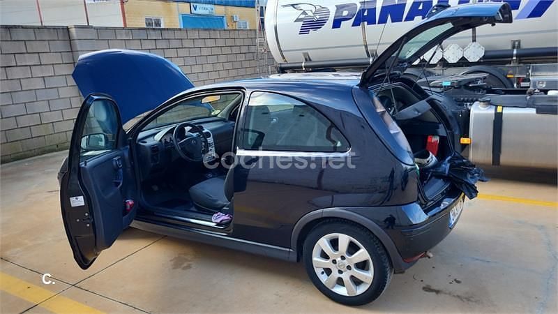 Negro Usado 2005 Opel Corsa Berlina | 2600 € (Precio justo) - Imagen 1/4