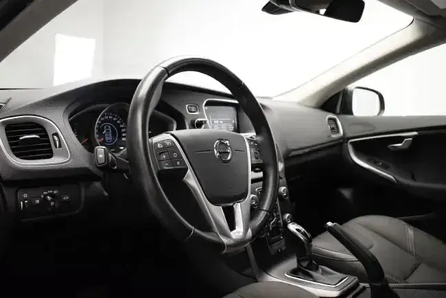 Käytetty Volvo V40 CC 120 HP (88 kW) 2018 Harmaa Farmari