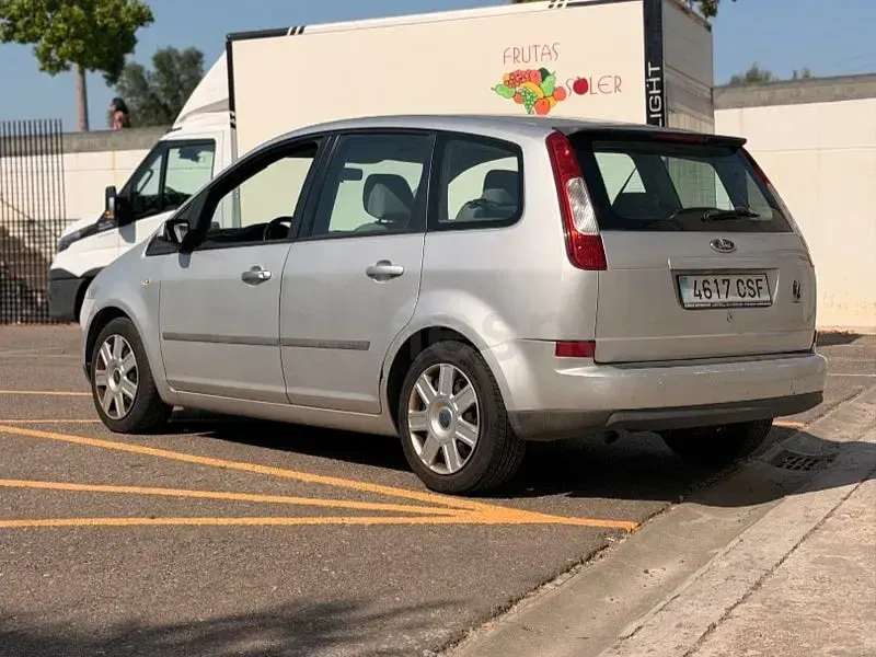 Usado Ford C-MAX Ghia 109 CV (80 kW) 2004 Gris / plata Monovolumen