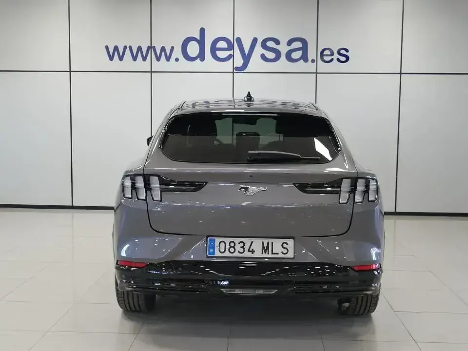 Usado Ford Mustang Mach-E Premium 216 kW (294 CV) 2023 Gris SUV