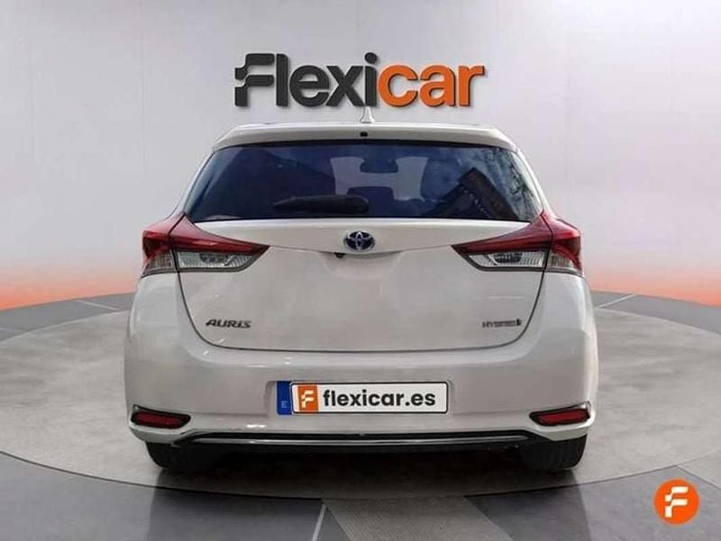 Usado Toyota Auris Hybrid Edition 136 CV (100 kW) 2018 Blanco Utilitario