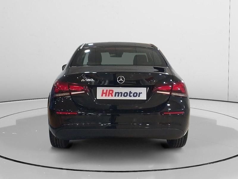 Usado Mercedes A180 136 CV (100 kW) 2022 Negro Berlina