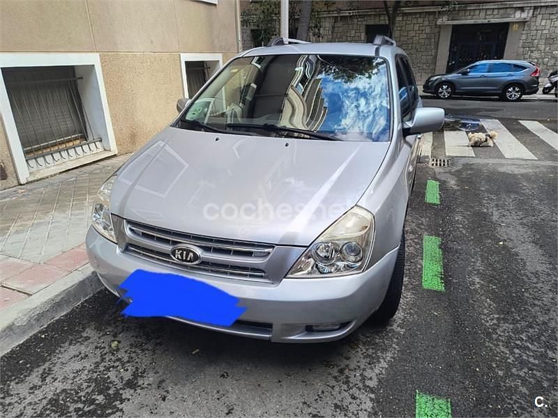 Usado Kia Carnival 185 CV (136 kW) 2008 Gris / plata Monovolumen