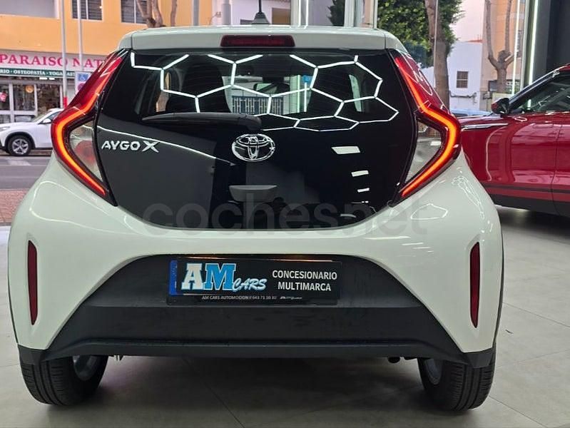 Usado Toyota Aygo X Play 72 CV (52 kW) 2022 Blanco SUV