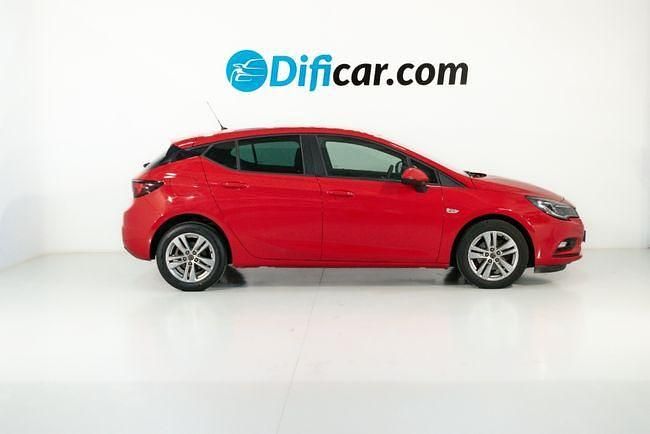Usado Opel Astra Selective 110 CV (80 kW) 2019 Rojo Berlina