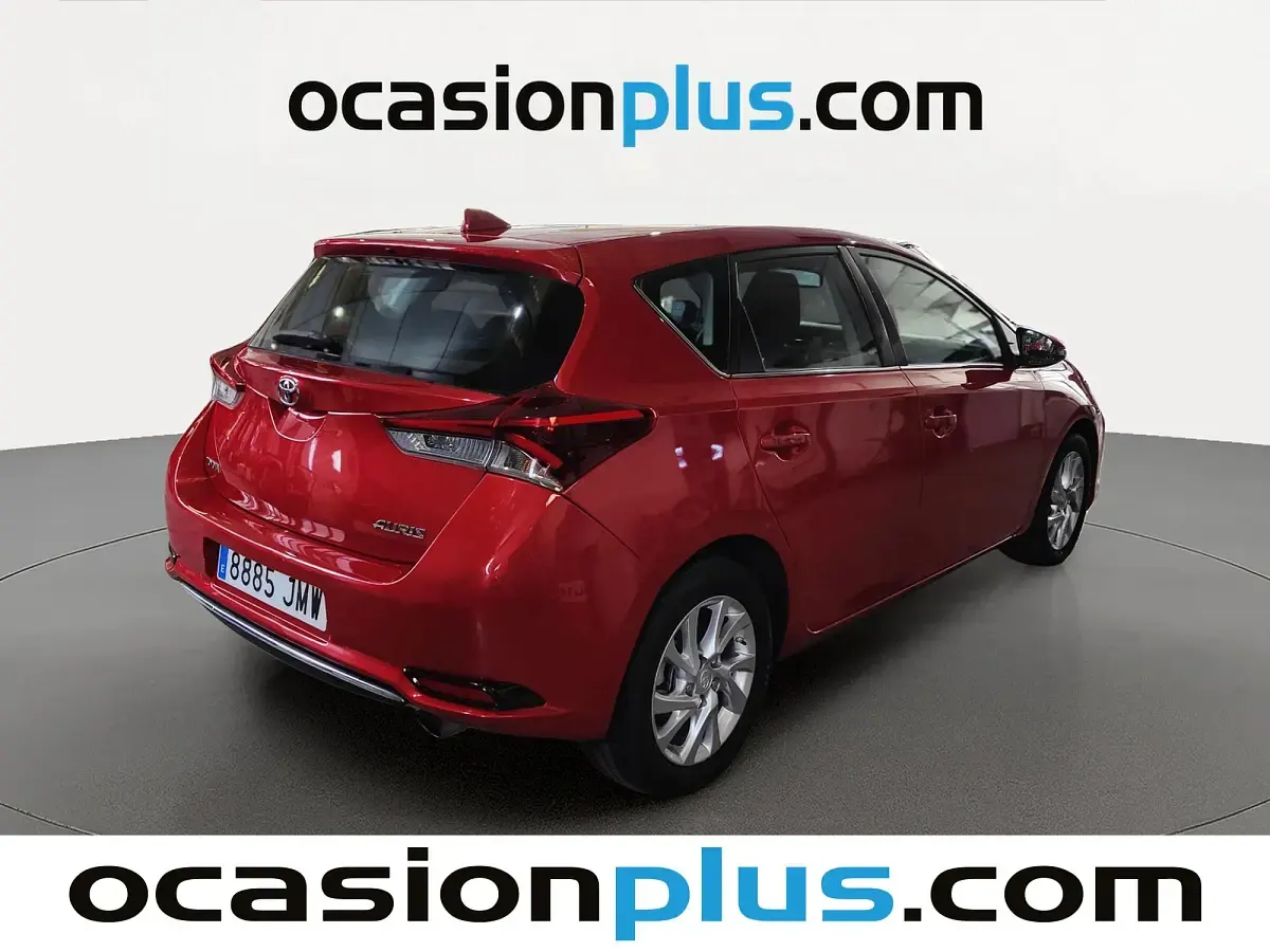 Usado Toyota Auris Active 116 CV (85 kW) 2016 Rojo Utilitario