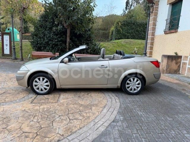 Usado Renault Mégane Cabriolet Privilege 150 CV (110 kW) 2007 Beige Descapotable