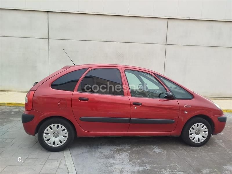 Usado Citroën Xsara Picasso Exclusive 110 CV (80 kW) 2007 Granate Monovolumen