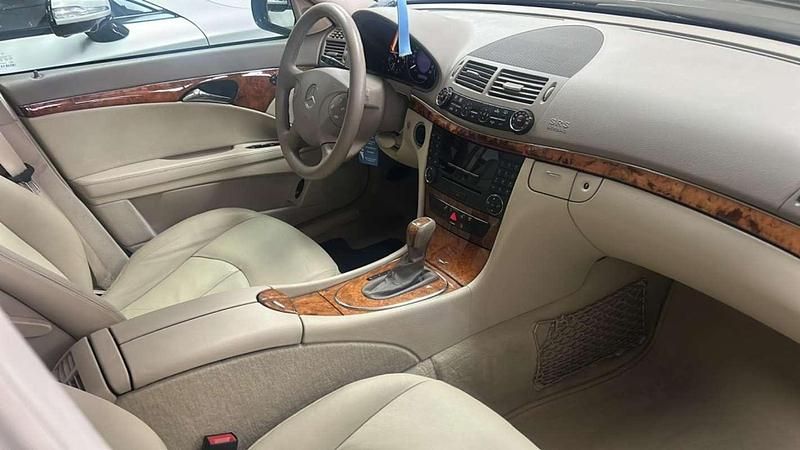 Usado Mercedes E320 Elegance 224 CV (164 kW) 2006 Azul Berlina