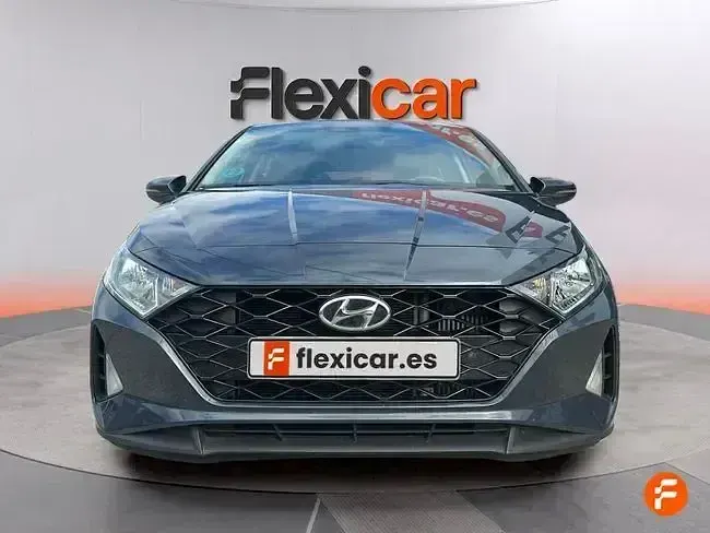 Usado Hyundai i20 100 CV (73 kW) 2021 Gris Utilitario