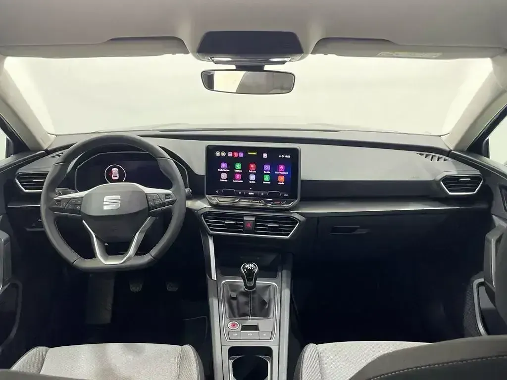 Usado Seat Leon Style 116 CV (85 kW) 2024 Gris Berlina