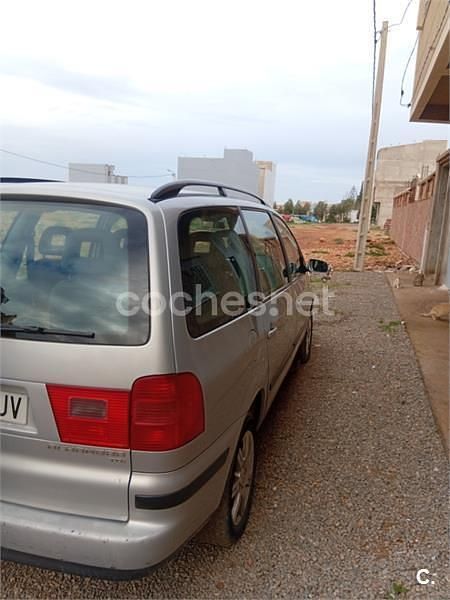 Usado Seat Alhambra 130 CV (95 kW) 2003 Gris / plata Monovolumen