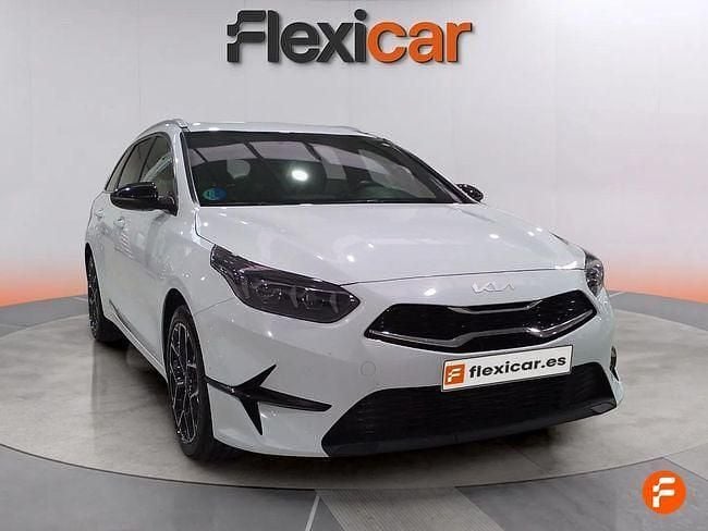 Usado Kia Ceed Style 100 CV (73 kW) 2025 Blanco Utilitario