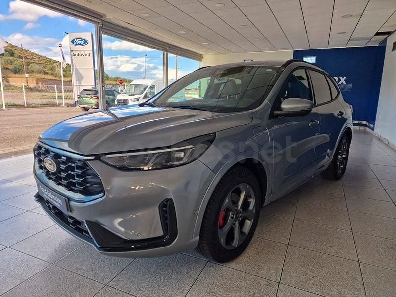 Usado Ford Kuga ST-Line X 243 CV (178 kW) 2024 Gris / plata SUV