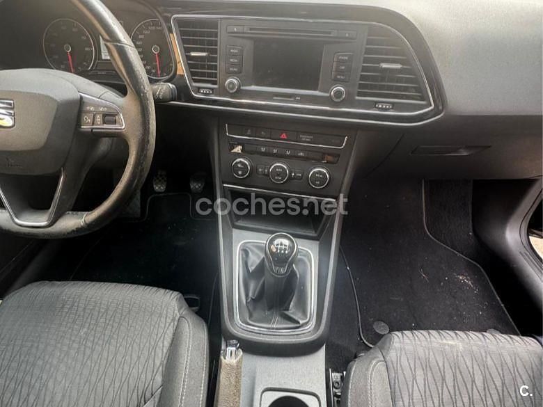 Usado Seat Leon Style 140 CV (102 kW) 2015 Negro Berlina