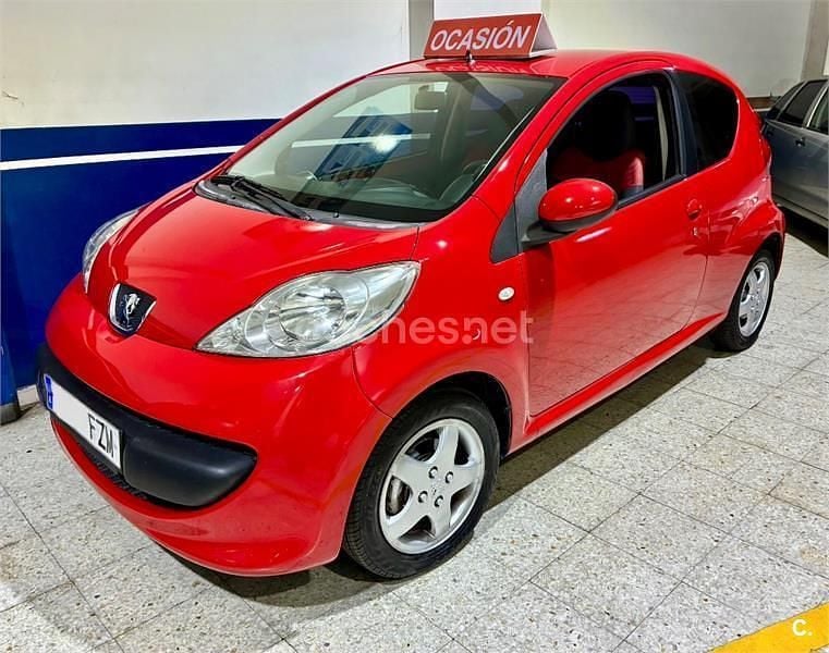 Rojo Usado 2008 Peugeot 107 Utilitario | 4500 € (Precio justo) - Imagen 1/4