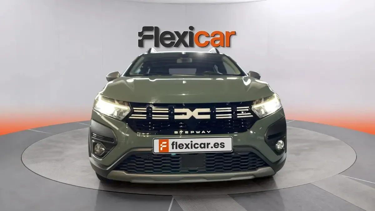 Usado Dacia Sandero Essentiel 91 CV (66 kW) 2023 Verde Berlina