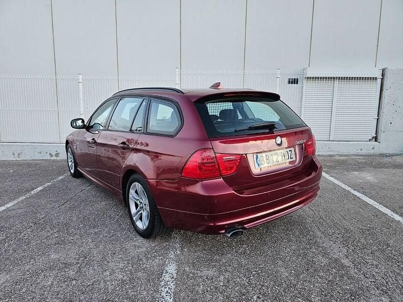 Używany BMW 320 184 KM (135 kW) 2011 Czerwony Kombi
