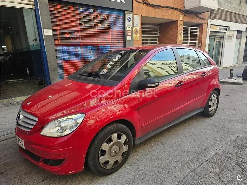Usado Mercedes B180 109 CV (80 kW) 2006 Rojo Monovolumen