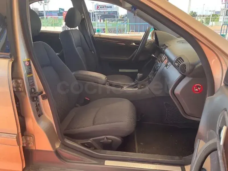 Usado Mercedes C200 Elegance 116 CV (85 kW) 2003 Beige Berlina