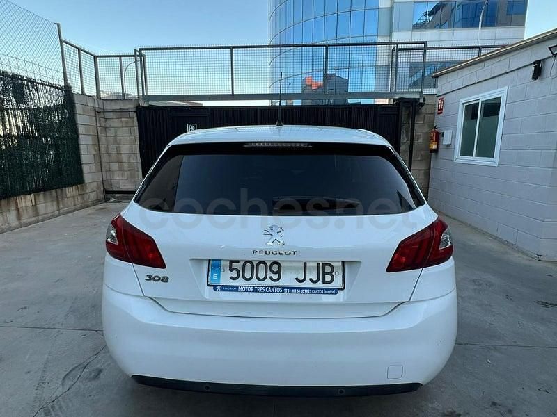 Usado Peugeot 308 SW Style 120 CV (88 kW) 2015 Blanco Familiar
