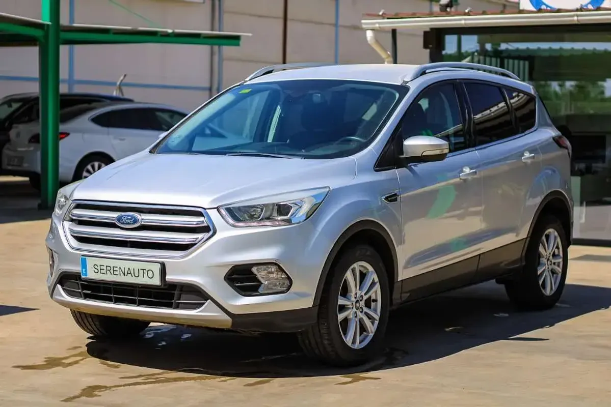 Usado Ford Kuga Trend+ 120 CV (88 kW) 2018 Gris SUV