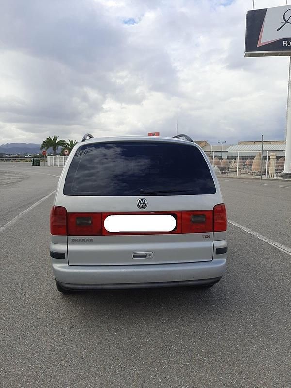 Usado VW Sharan Comfortline 115 CV (84 kW) 2003 Gris Monovolumen