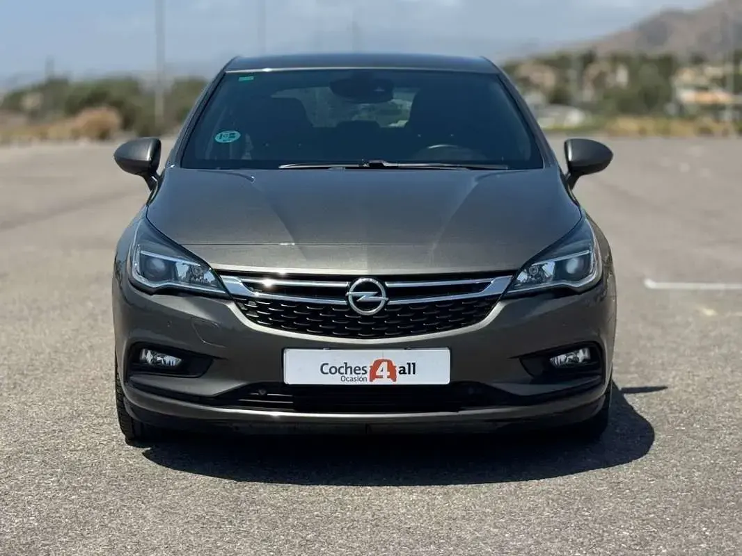 Usado Opel Astra Dynamic 125 CV (91 kW) 2018 Gris Utilitario