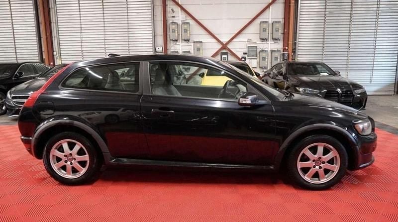 Usado Volvo C30 Momentum 136 CV (100 kW) 2007 Negro Utilitario