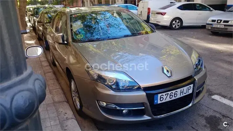Usado Renault Laguna III Dynamique 110 CV (80 kW) 2012 Beige Berlina