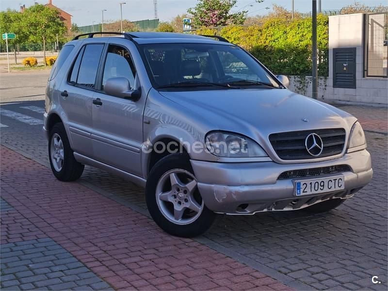 Usado Mercedes ML270 163 CV (119 kW) 2001 Gris / plata SUV
