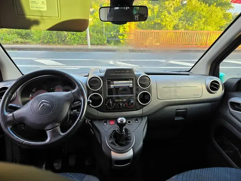 Usado Citroën Berlingo Feel 120 CV (88 kW) 2016 Negro Monovolumen