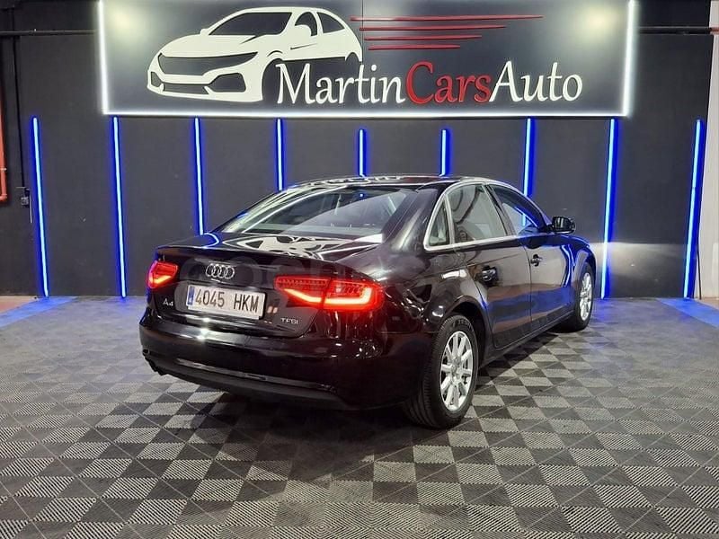 Usado Audi A4 120 CV (88 kW) 2012 Negro Berlina