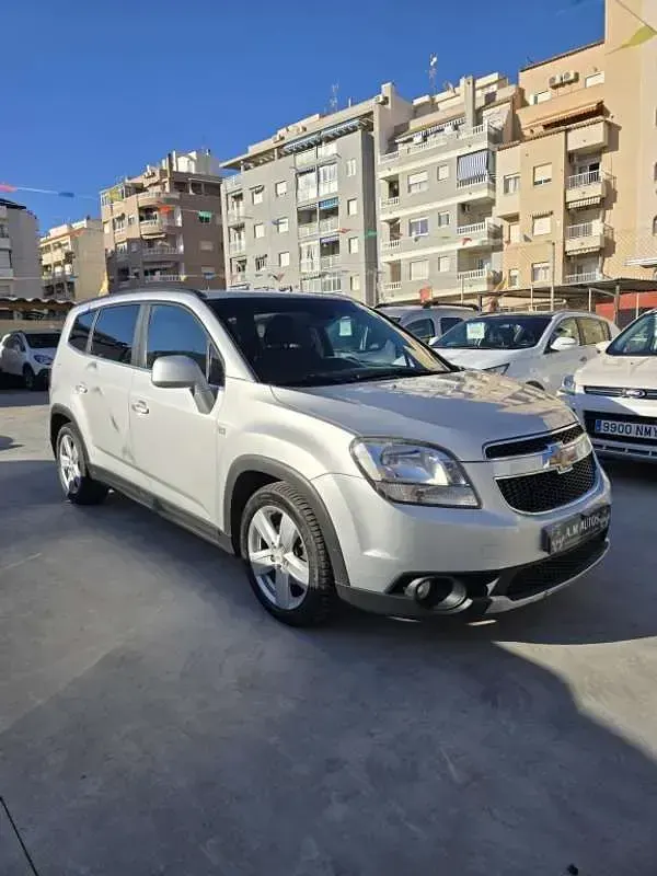 Usado Chevrolet Orlando LT 163 CV (119 kW) 2013 Gris Monovolumen