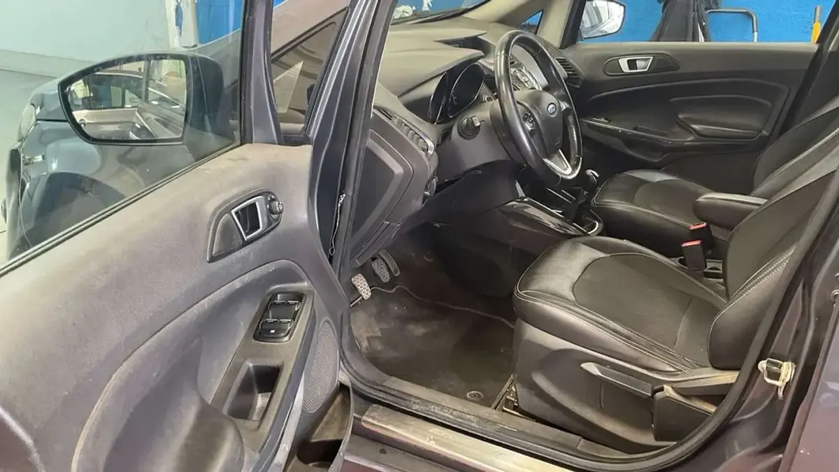 Usado Ford Ecosport Trend 95 CV (69 kW) 2017 Gris SUV