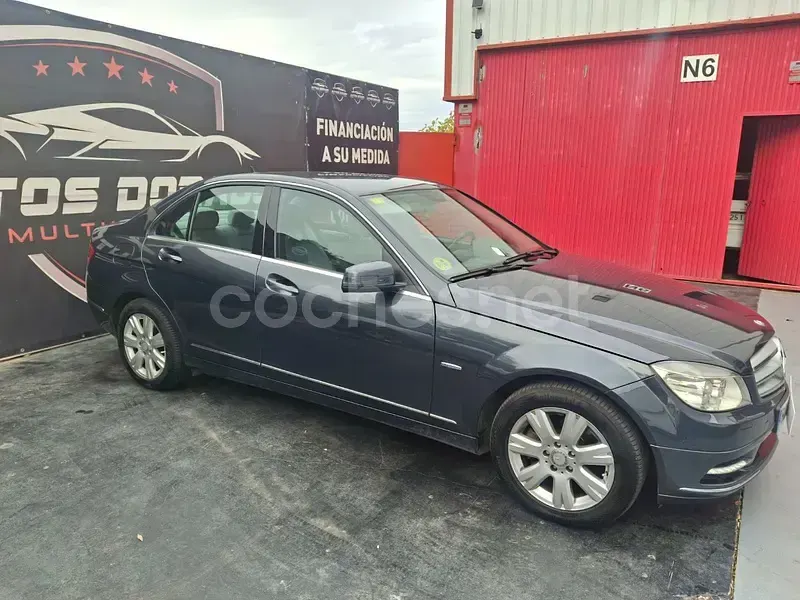 Käytetty Mercedes C220 Avantgarde 170 HP (125 kW) 2010 Sininen Sedan