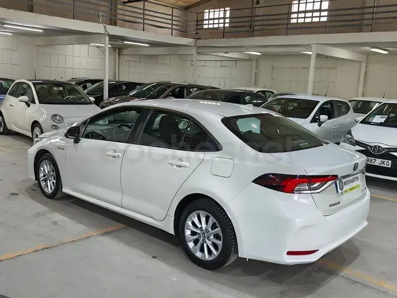 Usado Toyota Corolla Active 122 CV (89 kW) 2019 Blanco Berlina