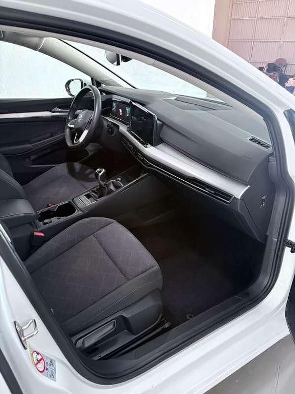 Usado VW Golf VIII Life 116 CV (85 kW) 2023 Blanco Familiar
