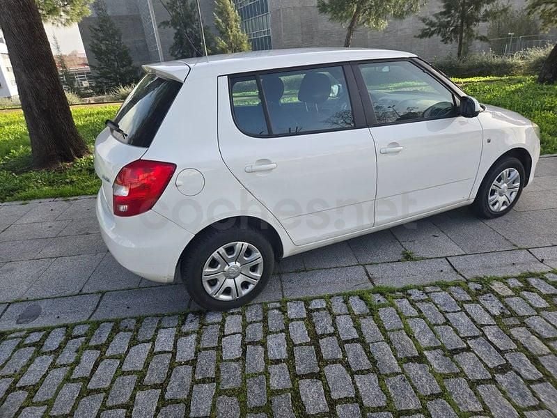 Usado Skoda Fabia Ambition 75 CV (55 kW) 2014 Blanco Berlina